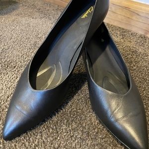 Clark’s Laina 55 Court Black Leather Pump, Women’s size 8.5, comfort insert.